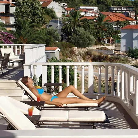 Seaside With A Swimming Pool - 7561 아파트