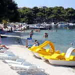 Seaside With A Swimming Pool - 7561 Apartman Trogir