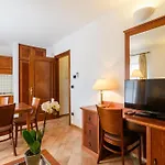 Seaside With A Swimming Pool - 7561 Apartment