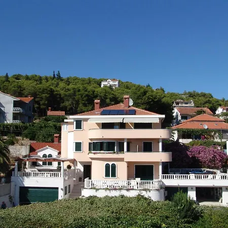 Seaside With A Swimming Pool - 7561 Daire *