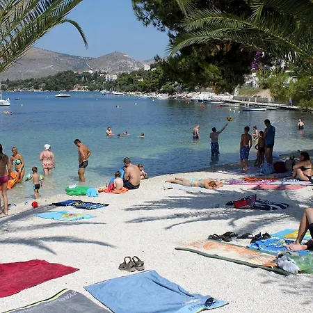 Apartman Seaside With A Swimming Pool - 7561