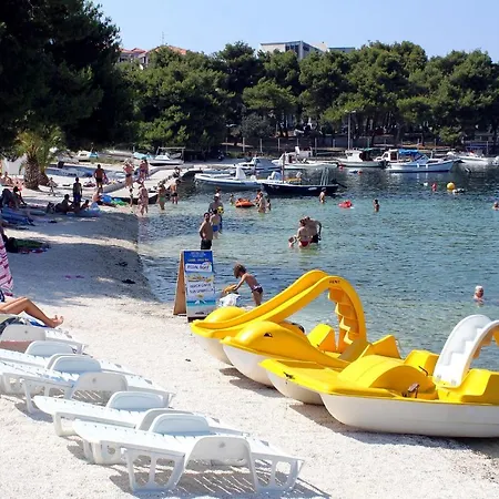 Seaside With A Swimming Pool - 7561 Daire Trogir