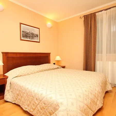 Seaside With A Swimming Pool - 7561 *