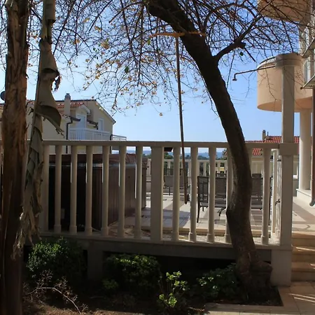 Apartman Seaside With A Swimming Pool - 7561