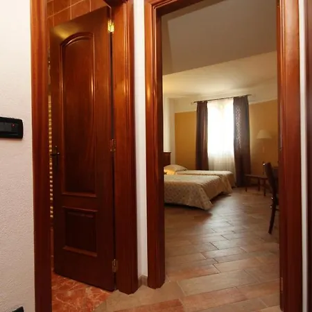 Seaside With A Swimming Pool - 7561