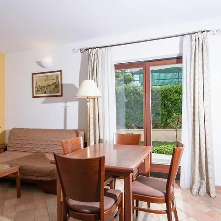 Seaside With A Swimming Pool - 7561 Apartman Trogir