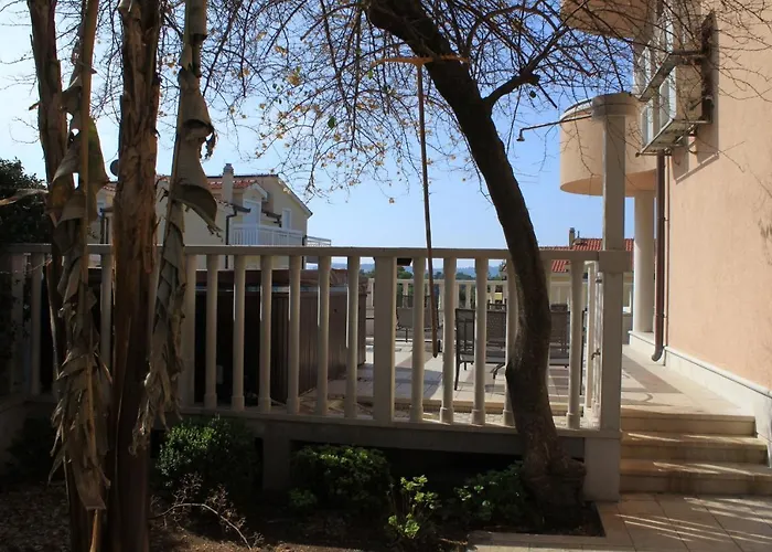 Appartement Seaside With A Swimming Pool - 7561