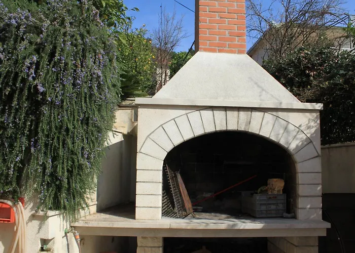 Appartement Seaside With A Swimming Pool - 7561 Trogir