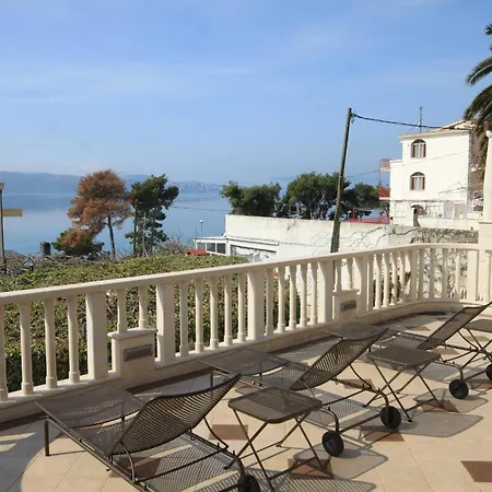 Apartment Seaside With A Swimming Pool - 7561 Trogir